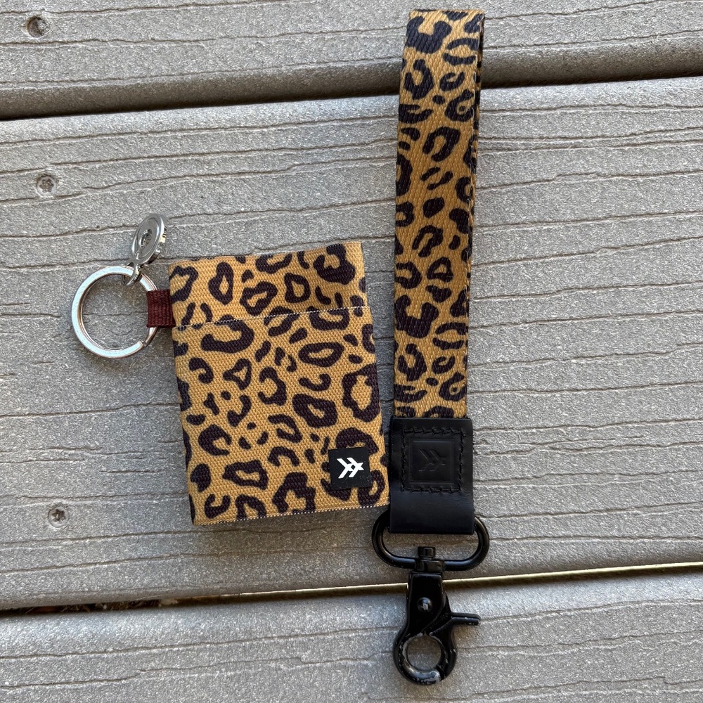 Thread Wallets Keychain Card Wallet and Wristlet … - image 1